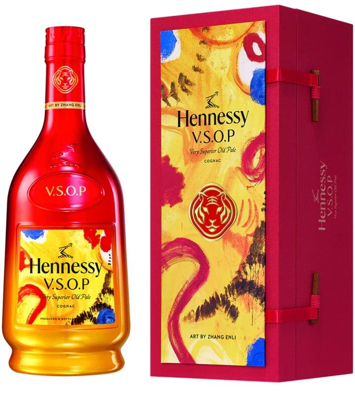 HENNESSY V.S.O.P 2022 LUNAR NEW YEAR LIMITED EDITION GIFT BOX by Zhang Enli